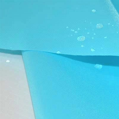 Close-up of Longan Craft’s Multicolor 300D Oxford Fabric by the yard, a PU-coated polyester material for bags and backpacks, showing water droplets beading on its surface to demonstrate its waterproof durability.
